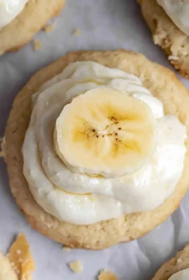 Crumbl banana cream pie cookies