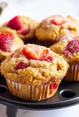 Healthy Strawberry Muffins with Greek yogurt