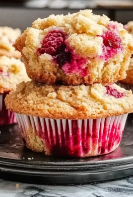 Raspberry Muffins with Crumb Topping